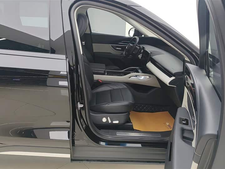 Фото 8 - Lincoln Nautilus