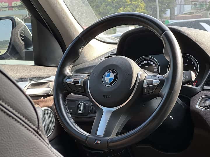 Фото 9 - BMW X1