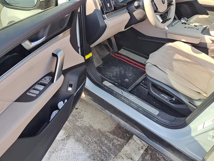 Фото 9 - BYD Tang Hybrid/EV