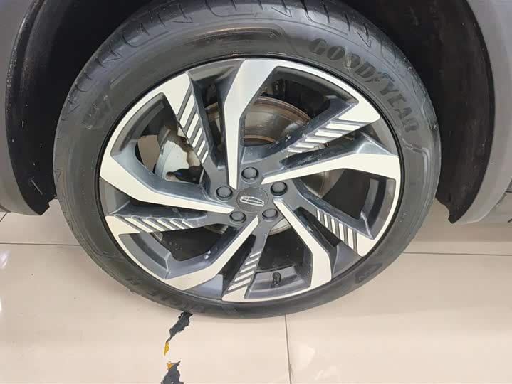 Фото 6 - Geely Monjaro