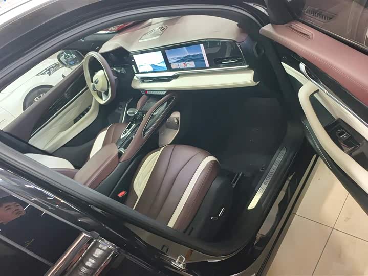 Фото 8 - Geely Monjaro