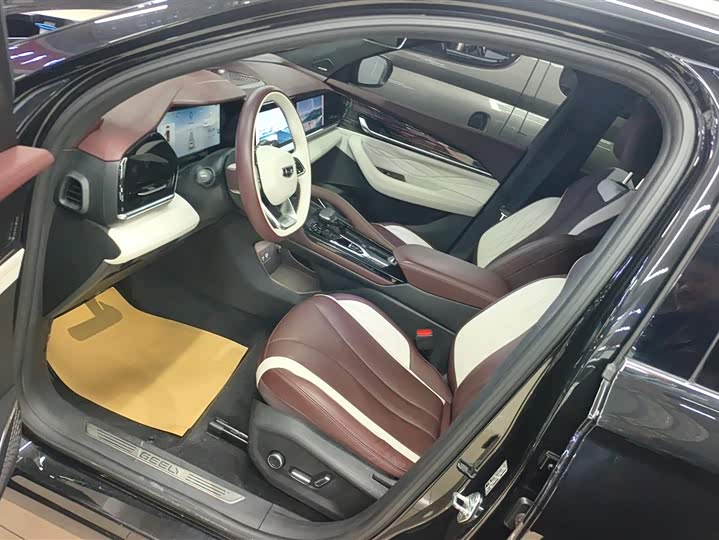 Фото 9 - Geely Monjaro