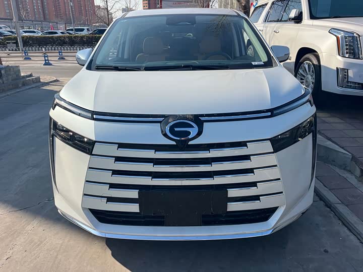 Фото 2 - GAC Trumpchi E8