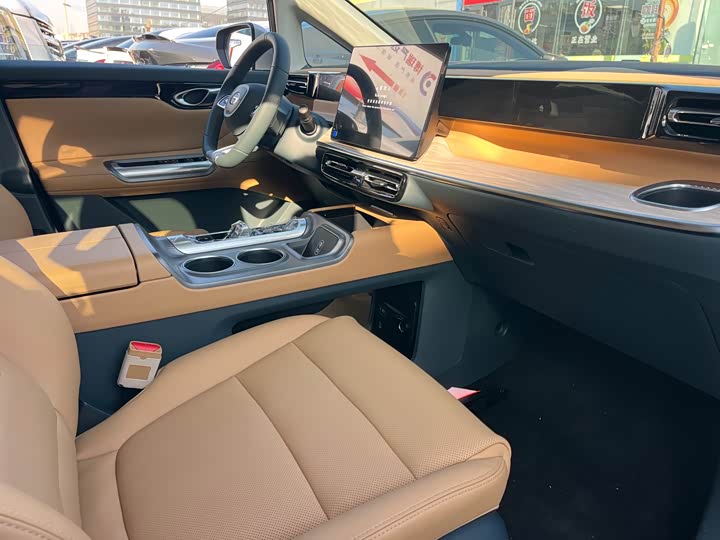 Фото 5 - GAC Trumpchi E8