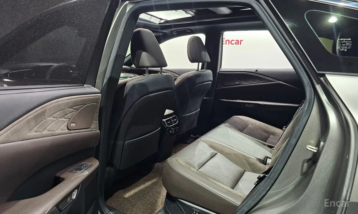 Фото 12 - Lexus RX