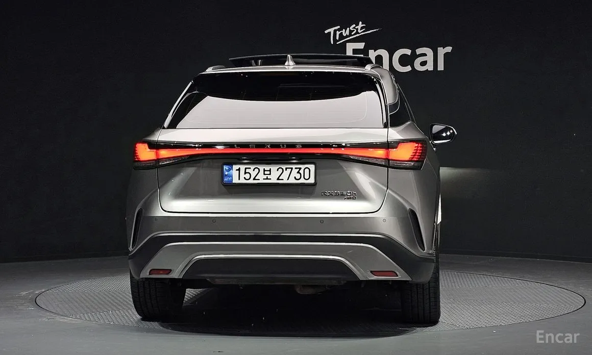 Фото 4 - Lexus RX