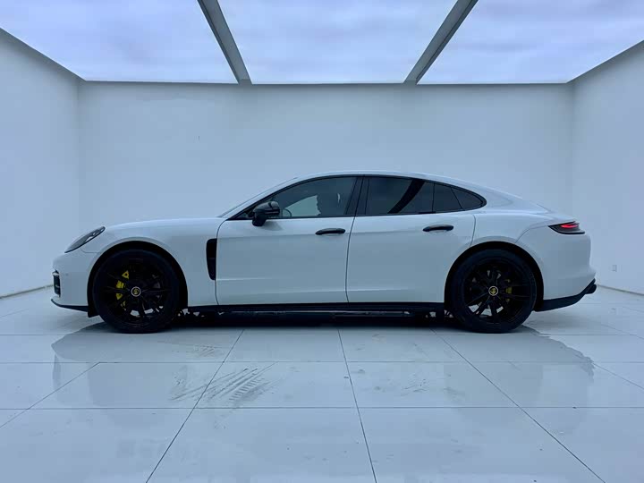 Фото 3 - Porsche Panamera