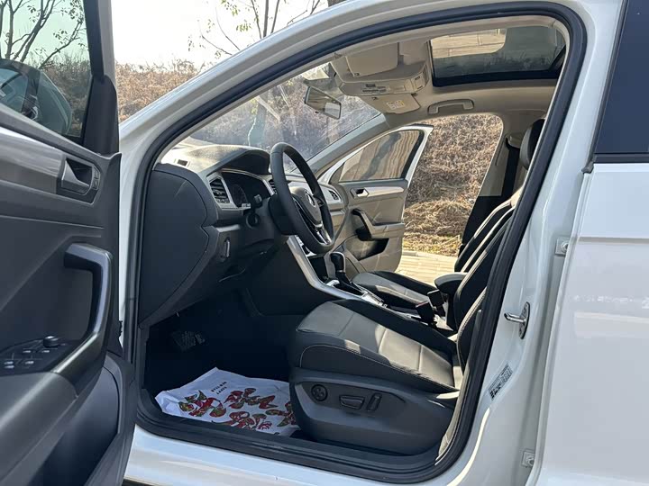 Фото 7 - Volkswagen T-Roc