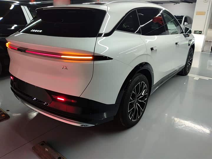 Фото 7 - Zeekr 7X