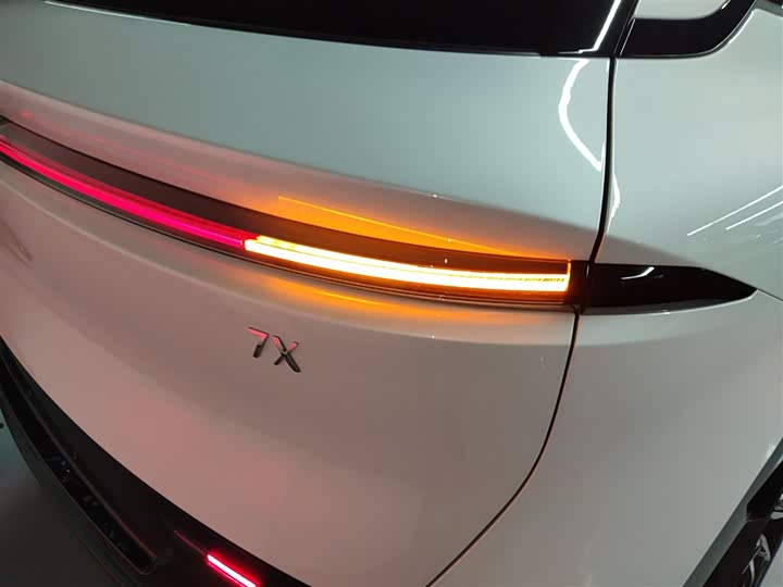 Фото 8 - Zeekr 7X