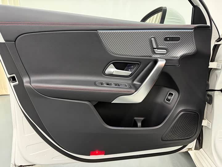 Фото 9 - Mercedes-Benz A-Class