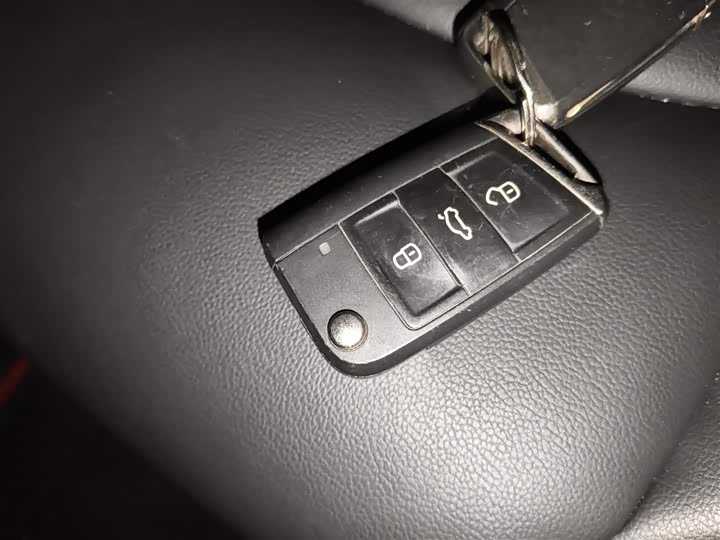 Фото 9 - Volkswagen Tharu