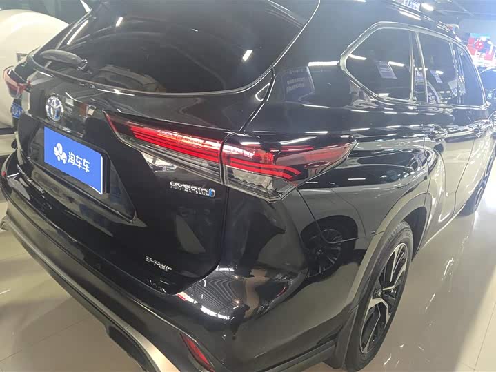 Фото 3 - Toyota Crown Kluger