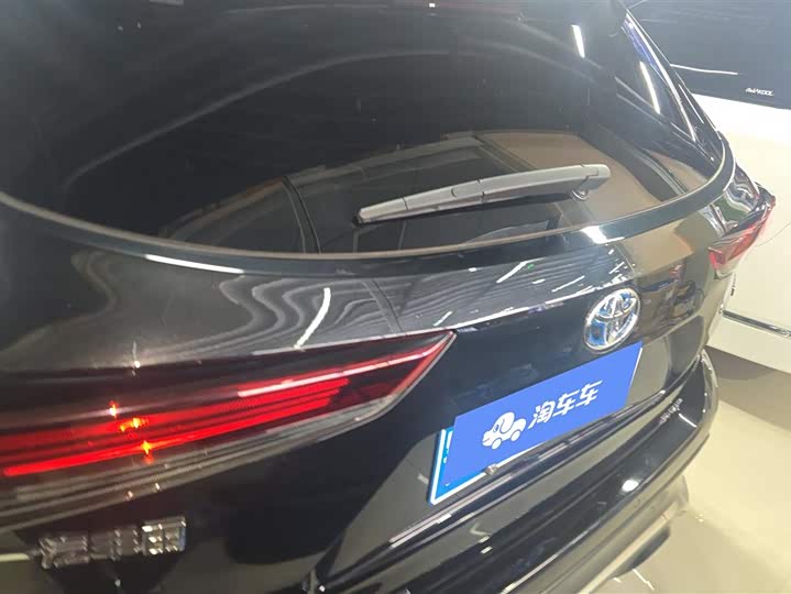 Фото 4 - Toyota Crown Kluger