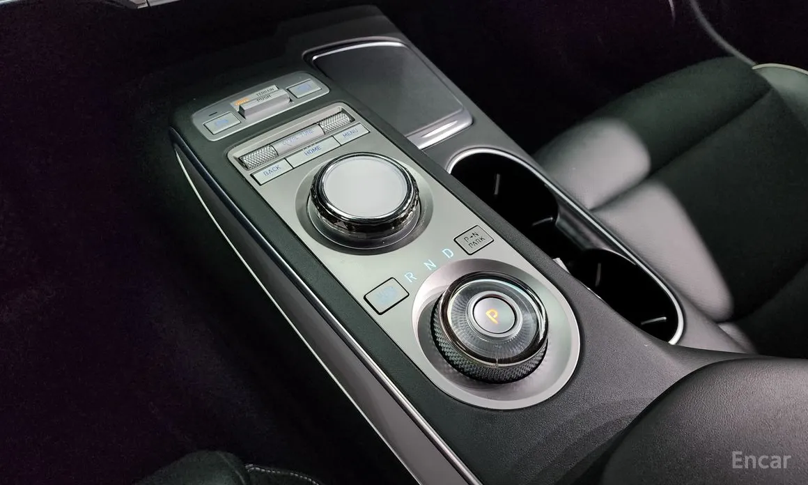 Фото 9 - Genesis GV70