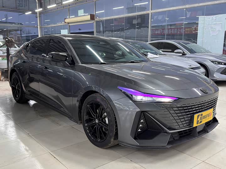 Фото 3 - Changan UNI-V