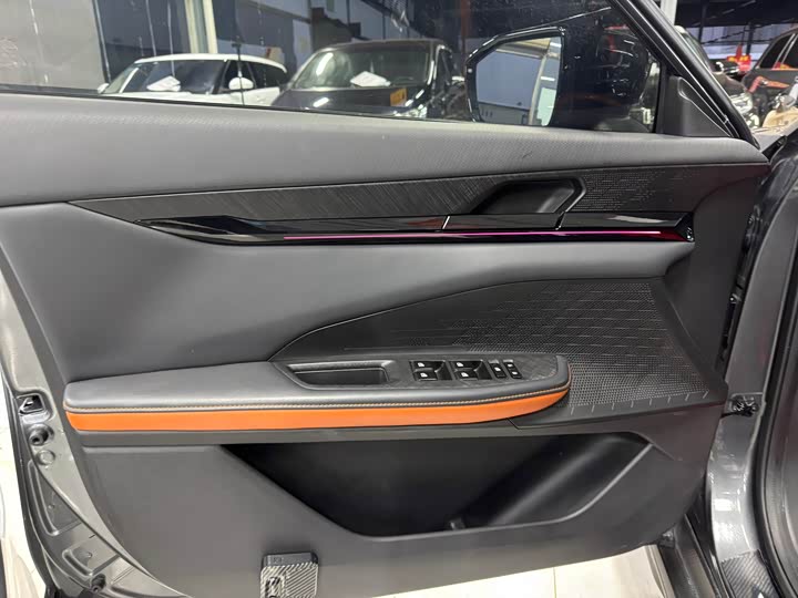 Фото 4 - Changan UNI-V