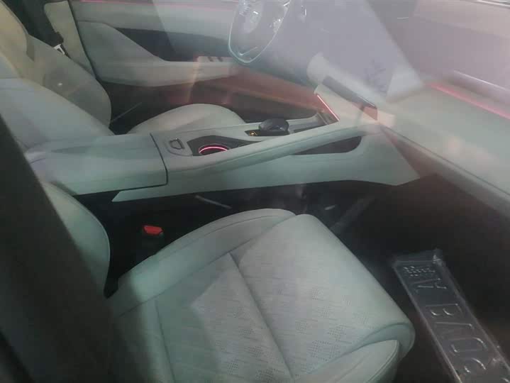 Фото 8 - Zeekr 001