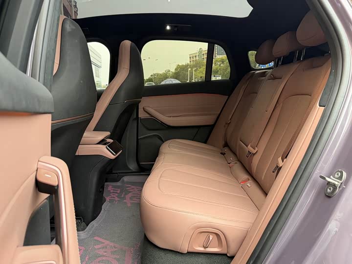 Фото 8 - Nio EC6