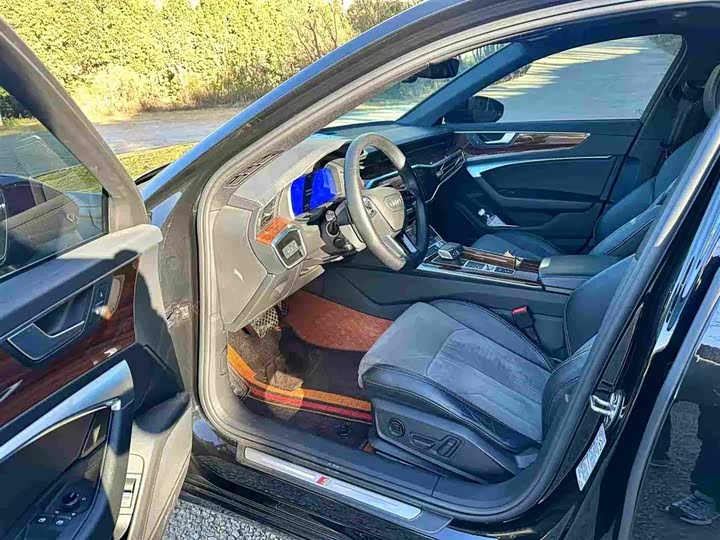 Фото 7 - Audi A6L