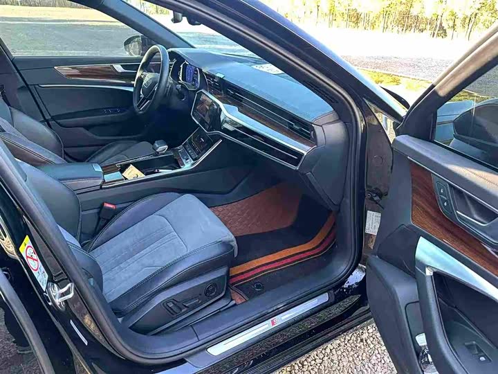 Фото 8 - Audi A6L