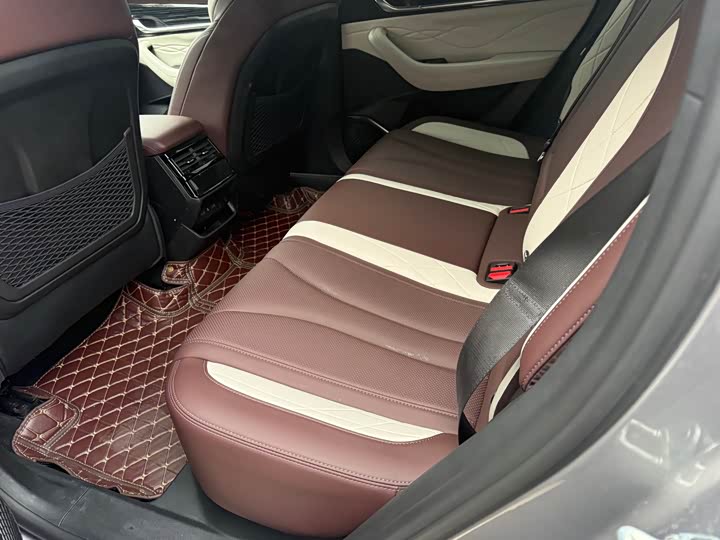 Фото 5 - Geely Monjaro