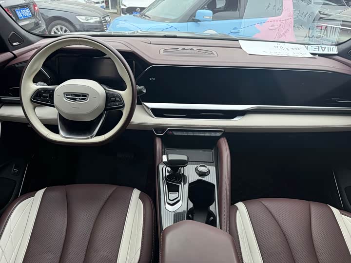 Фото 6 - Geely Monjaro