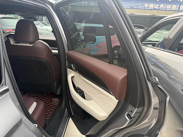 Фото 8 - Geely Monjaro