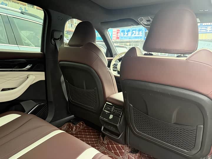 Фото 9 - Geely Monjaro