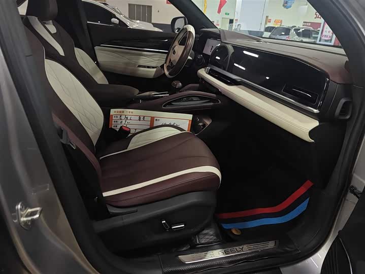 Фото 8 - Geely Monjaro