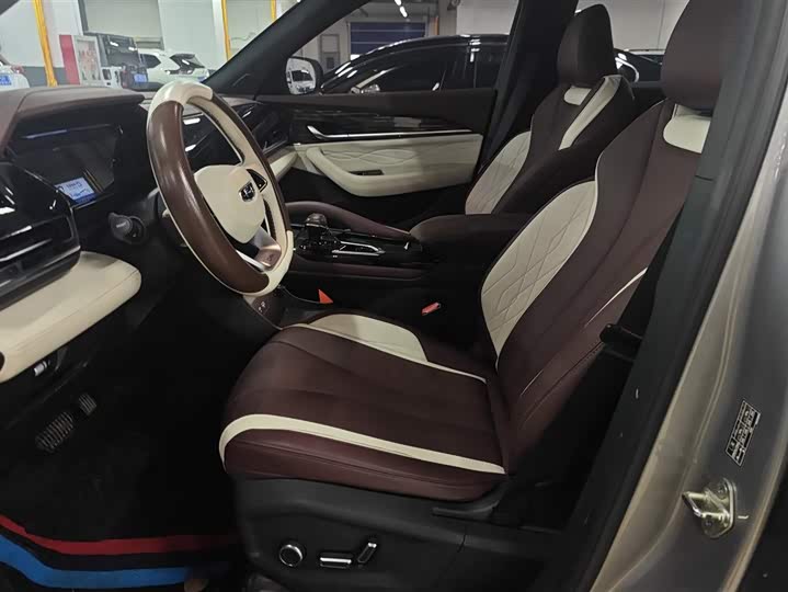 Фото 9 - Geely Monjaro