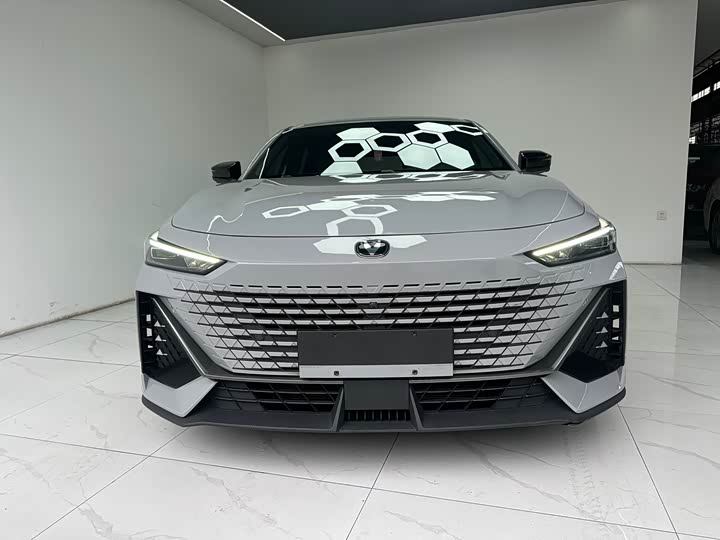 Фото 2 - Changan UNI-V