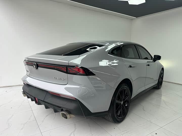 Фото 8 - Changan UNI-V