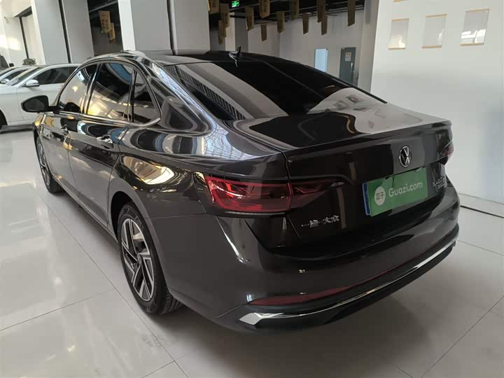 Фото 5 - Volkswagen Sagitar L