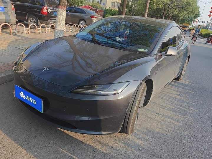 Фото 1 - Tesla Model 3