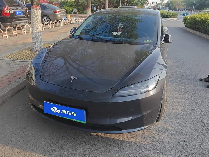 Фото 2 - Tesla Model 3