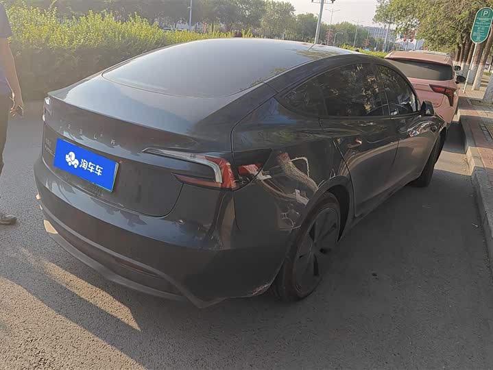 Фото 3 - Tesla Model 3