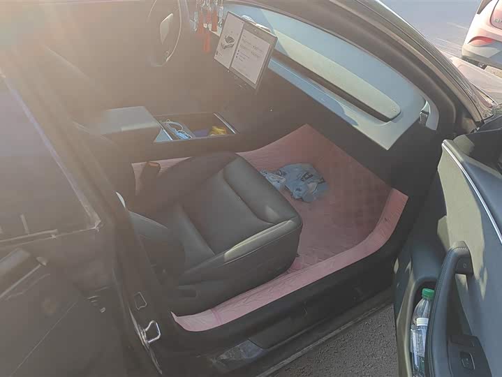 Фото 8 - Tesla Model 3