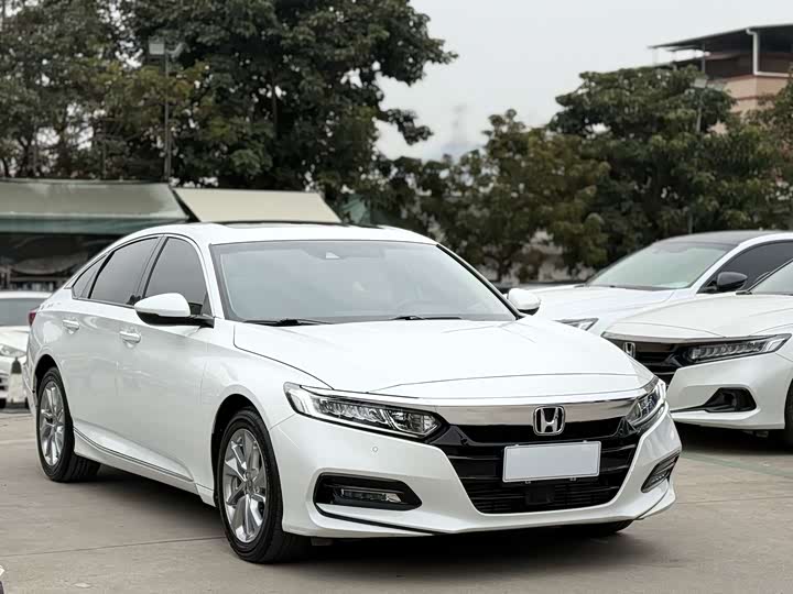 Фото 1 - Honda Accord