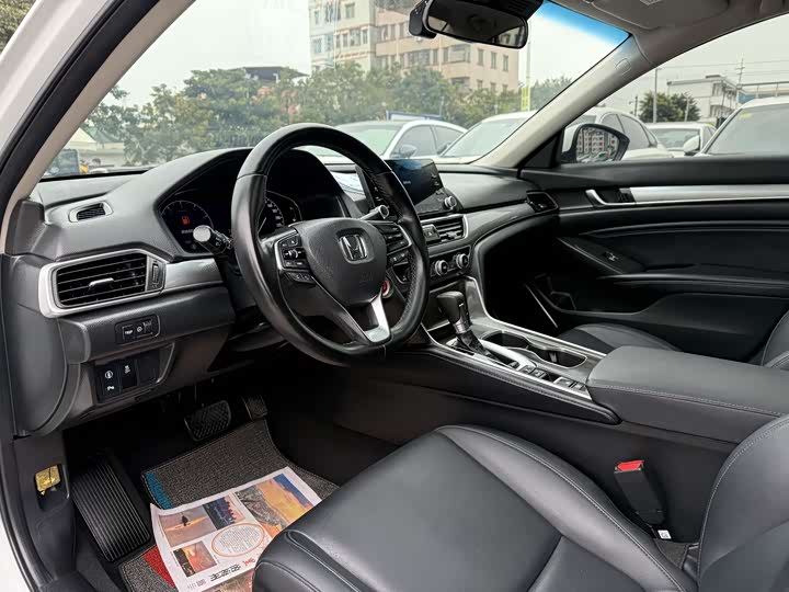 Фото 4 - Honda Accord