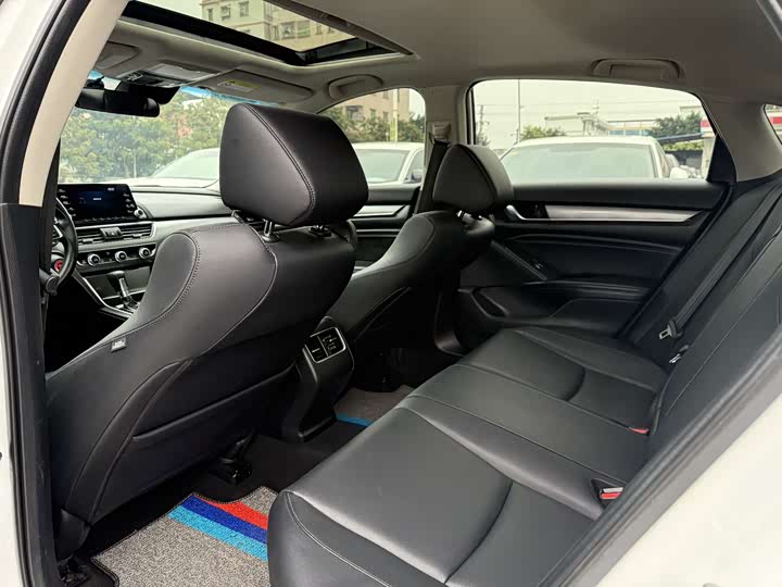 Фото 6 - Honda Accord