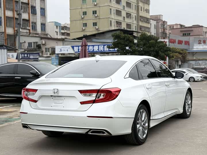 Фото 8 - Honda Accord