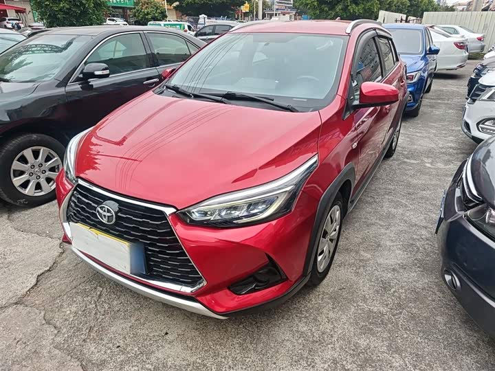 Фото 2 - Toyota Yaris L Hatchback