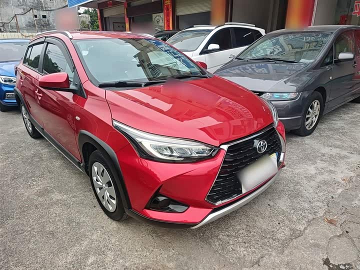 Фото 4 - Toyota Yaris L Hatchback