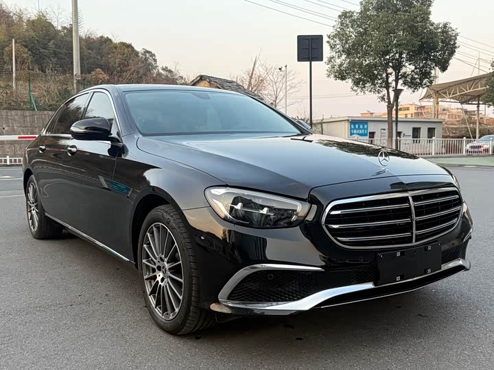 Фото 3 - Mercedes-Benz E-Class