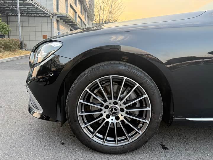 Фото 4 - Mercedes-Benz E-Class