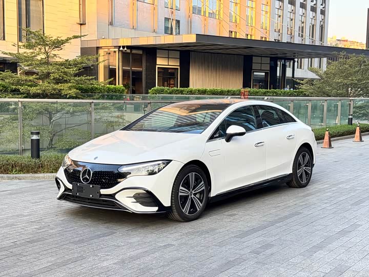 Фото 1 - Mercedes-Benz EQE