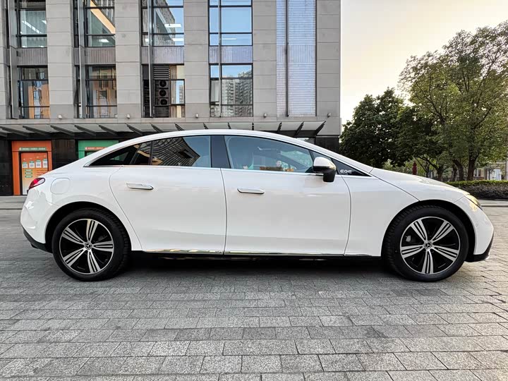 Фото 7 - Mercedes-Benz EQE