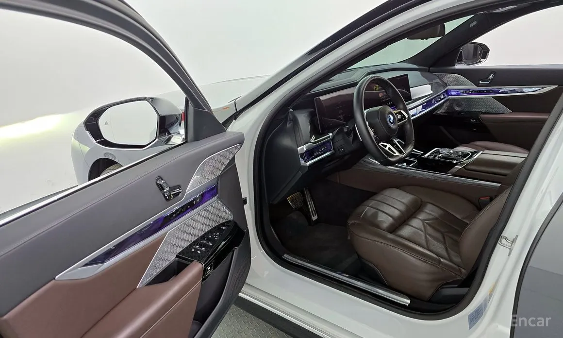 Фото 10 - BMW i7