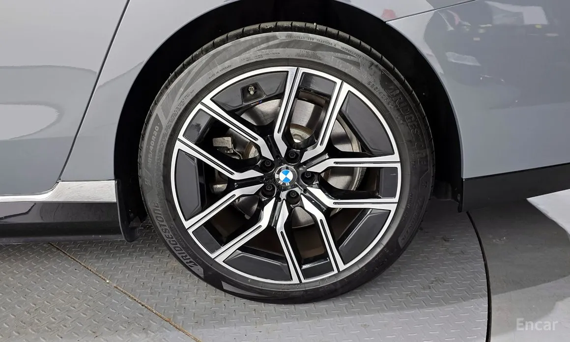 Фото 5 - BMW i7